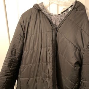 Reversible light weight puffer jacket.